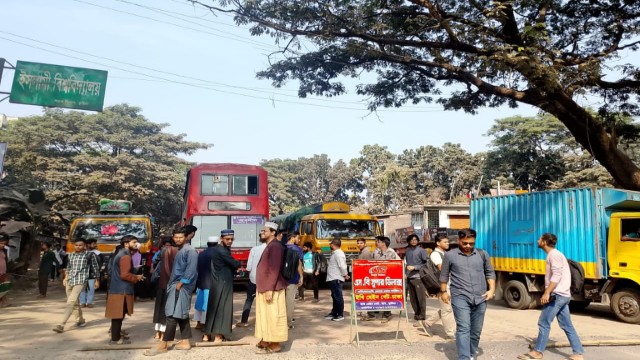 মহাসড়ক সংস্কারের দাবিতে ঘণ্টাব্যাপী বিক্ষোভ, কর্তৃপক্ষের আশ্বাসে কর্মসূচি স্থগিত